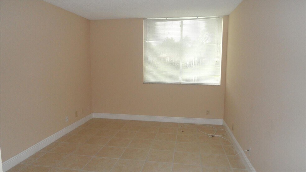 Building Photo - 10749 Cleary Blvd