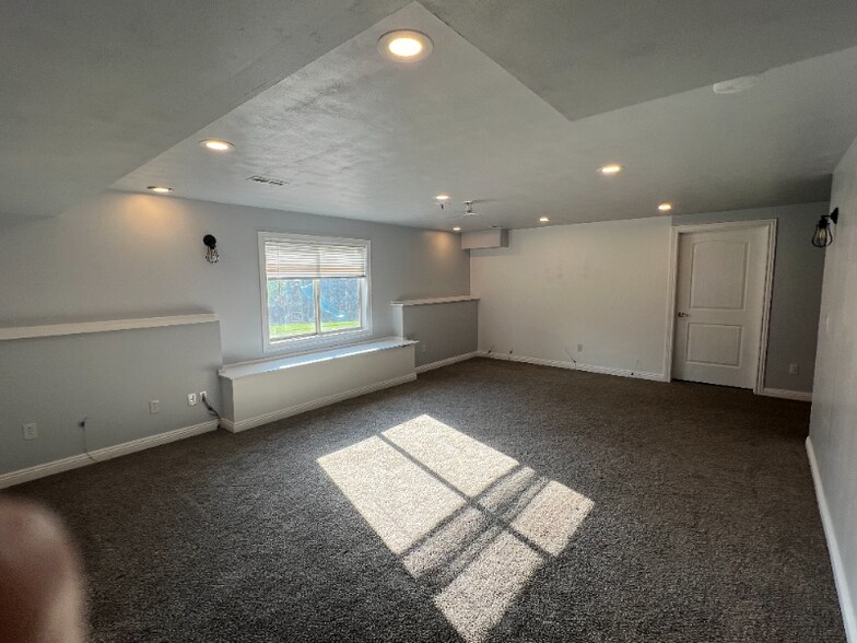 Building Photo - 2169 Whisper Wood Dr W