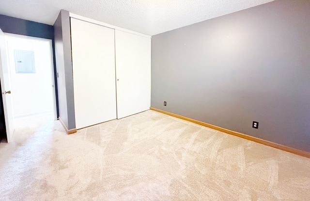 Building Photo - 924 Shorewood Dr