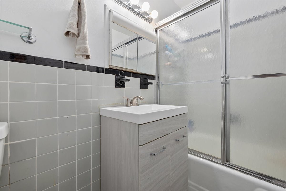 Building Photo - 700 Summer St