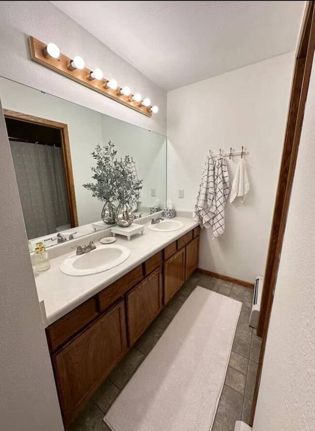 Building Photo - 385 Explorer Ct