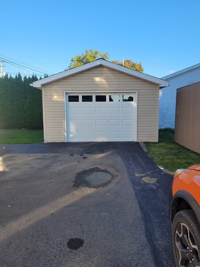 Building Photo - 841 Water St