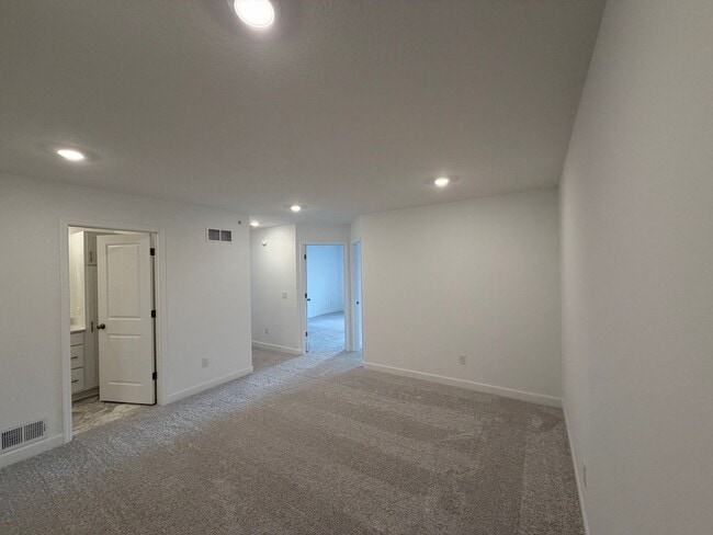 Building Photo - 5349 Long Pointe Pass