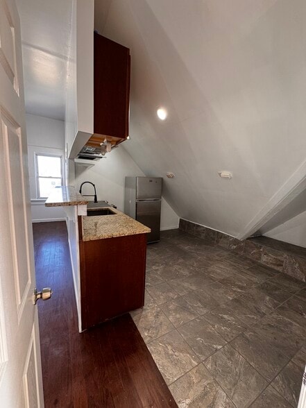 kitchen - 180 Summerfield Ave