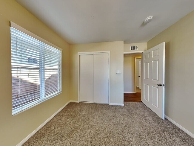 Building Photo - 10757 Valley View Ave