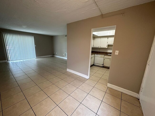 Building Photo - 1830 Maravilla Ave