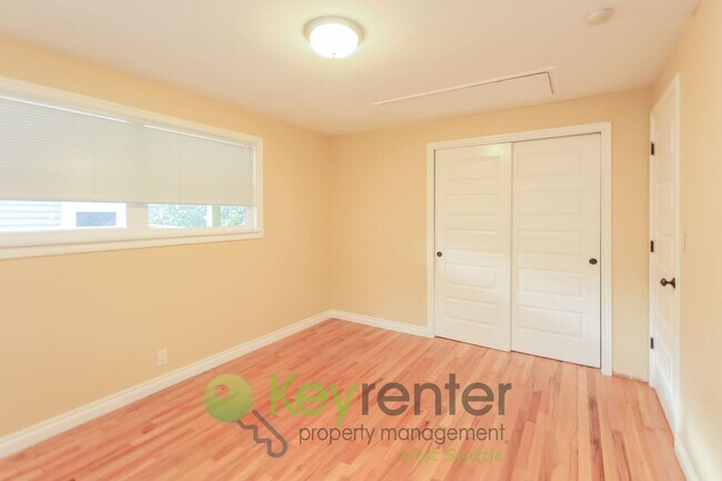 Building Photo - Stylish 4 Bedroom Steps from Shops, Cafes, and Parks