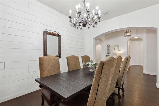 Building Photo - 525 Braewick Dr