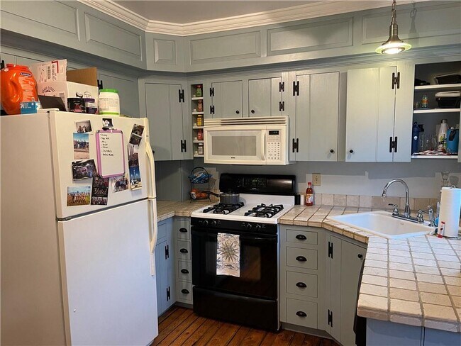 Building Photo - 11 Braman St