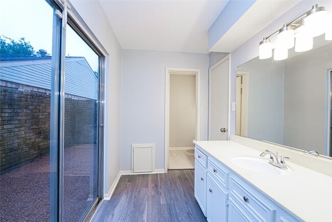 Building Photo - 2306 Wallingford Dr