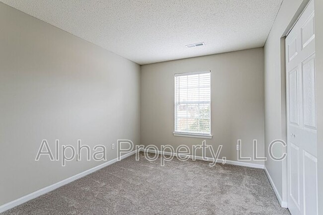Building Photo - 4 Buzzell Ct
