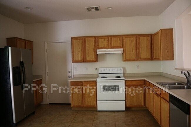 Building Photo - 15366 W Dreyfus St