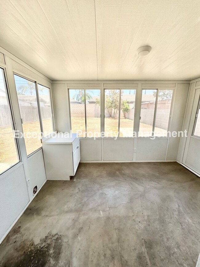 Building Photo - Ready to move in 2 bedroom 1 bath home