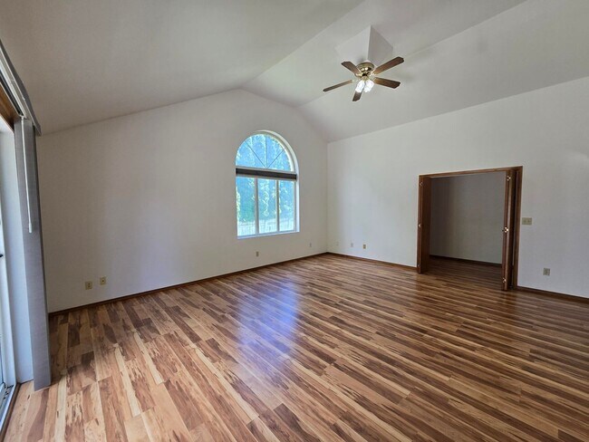 Building Photo - Charming Home on .34 acres!