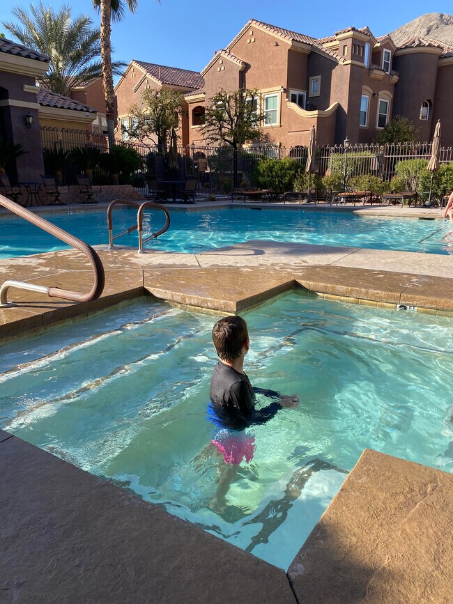 Building Photo - 3975 N Hualapai Way