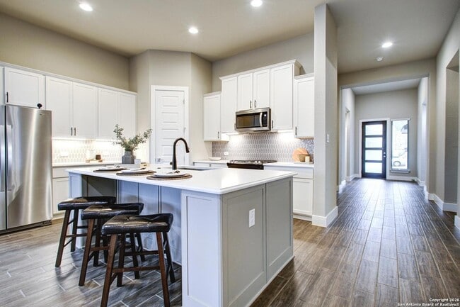 Building Photo - 1038 Cadogan Squire