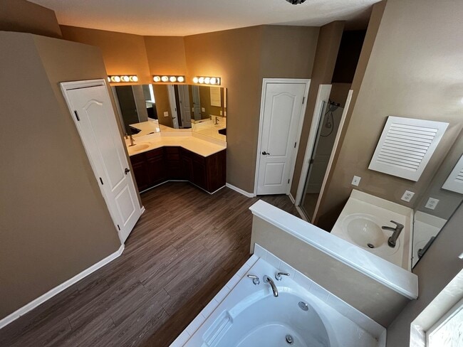 Building Photo - 4 bed / 2.5 bath in Middleburg