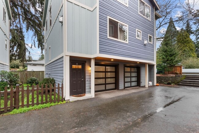 Building Photo - 2bd/2.5ba Seattle Townhome