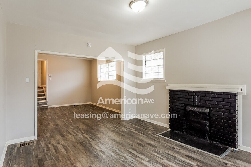 Building Photo - 608 Jerry Coleman St