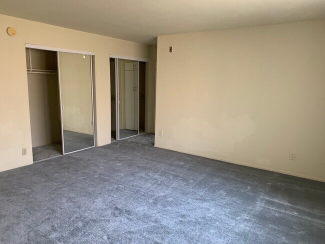 Building Photo - 1427 Saltair S Ave