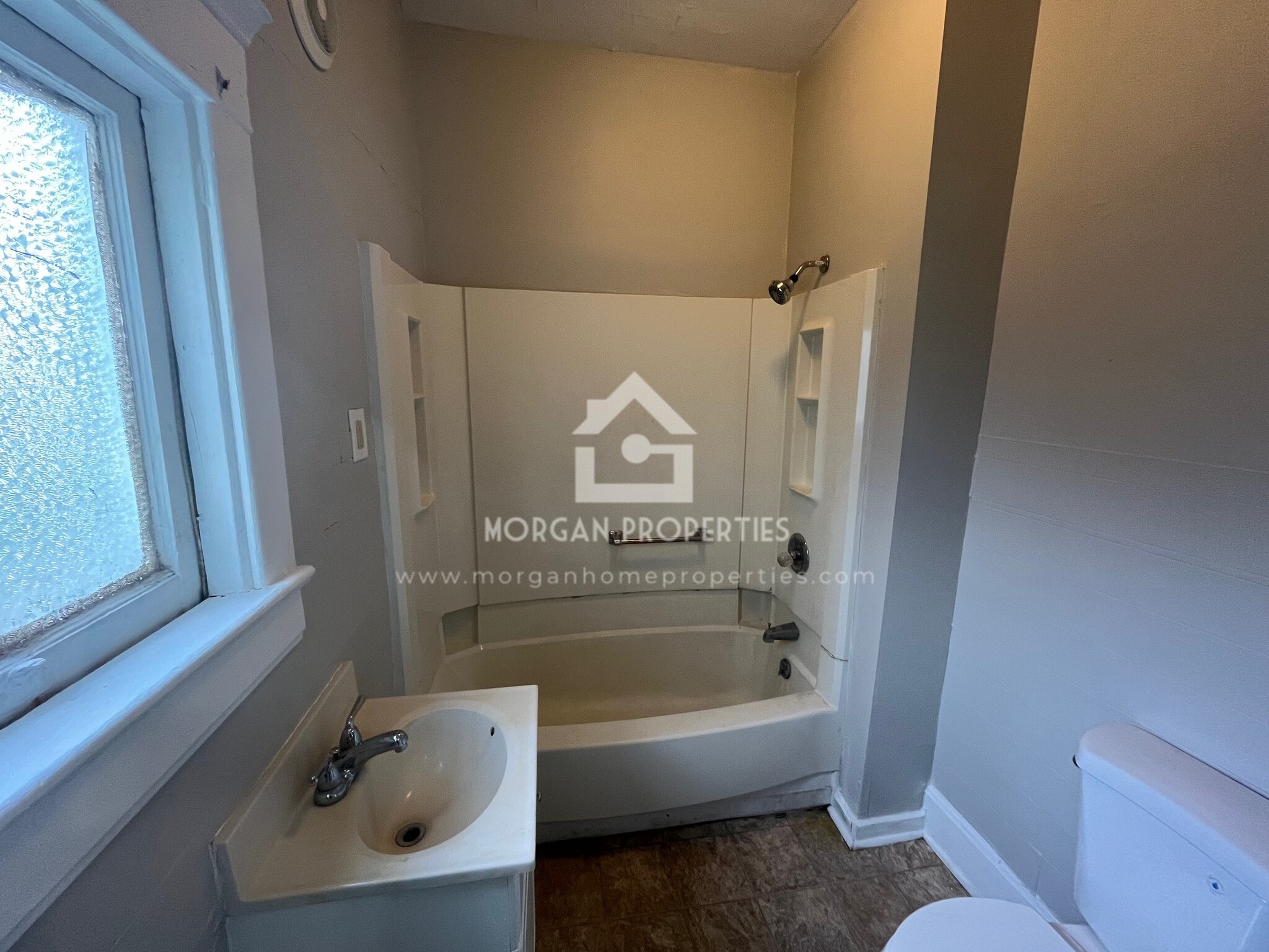 Building Photo - 225 N 10th St