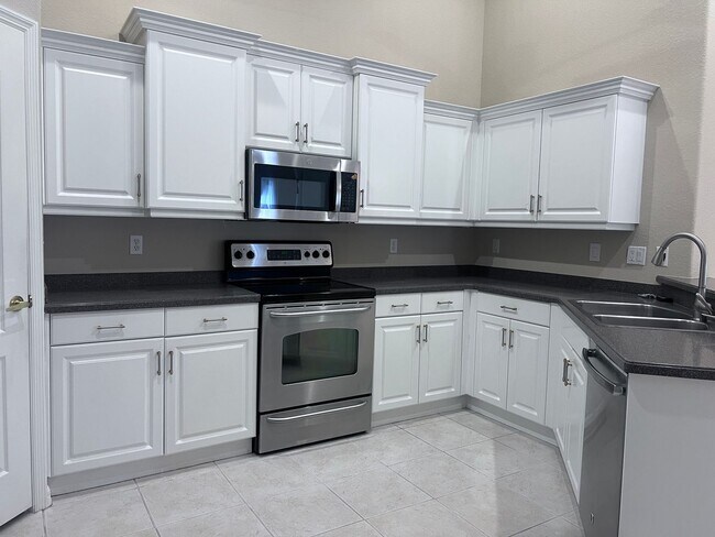Building Photo - Sable Trace 3BR/2BT Lakefront Villa