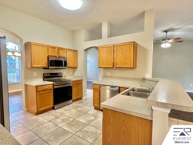 Building Photo - 32 Pierce Ln