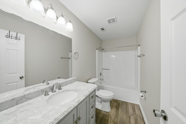 Building Photo - 804 Valerie Ln