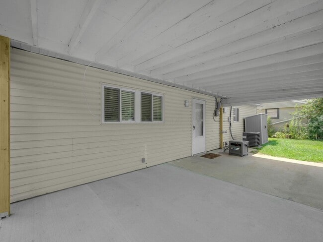 Building Photo - 375 Canfield Dr