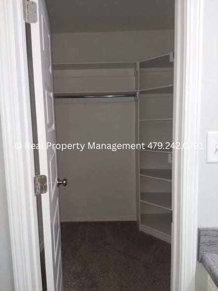 Building Photo - 1200 Sandstone Dr