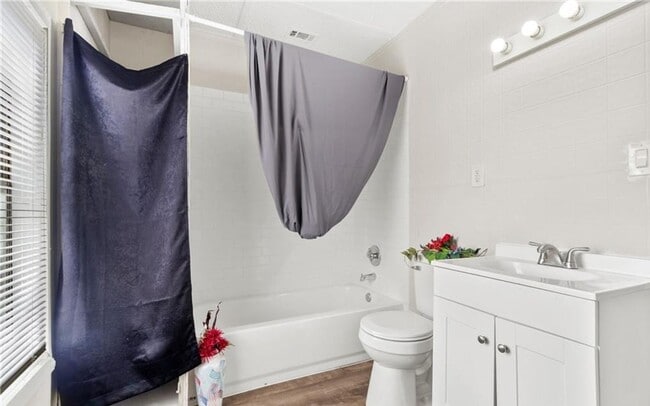 Building Photo - Updated 4-bedroom 2-bathroom home!  Housing accepted!!