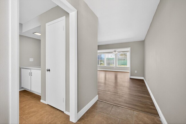 Building Photo - FULLY RENOVATED 2 BEDROOM WITH HUGE BONUS ROOM!