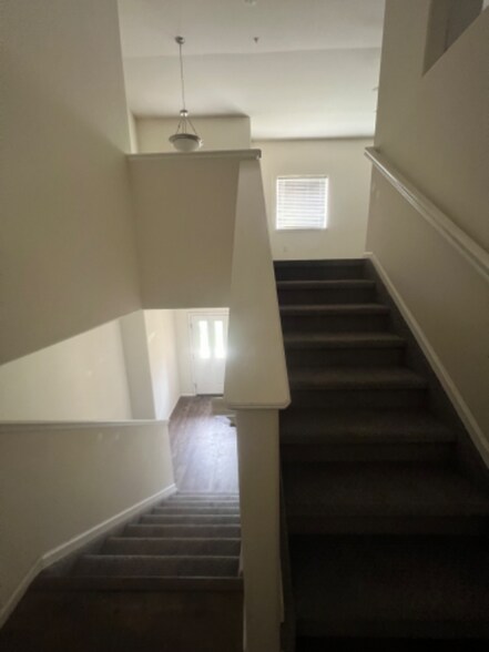 Building Photo - 2307 Calais Dr