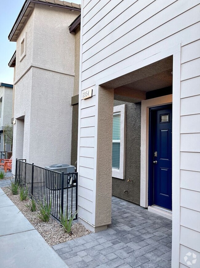 Building Photo - Smart Home, brand new, amazing townhome, 3...