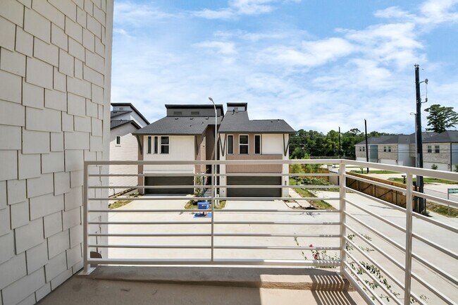 Building Photo - 5903 Urban Pnes St