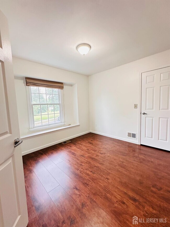 Building Photo - 222 Long Meadow Rd