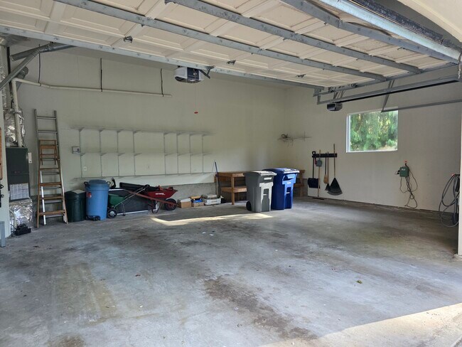 Building Photo - 15824 SE 59th Pl