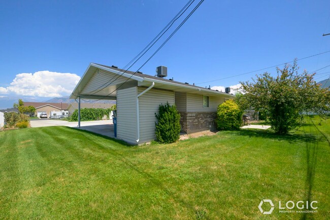 Building Photo - 934 E 500 N