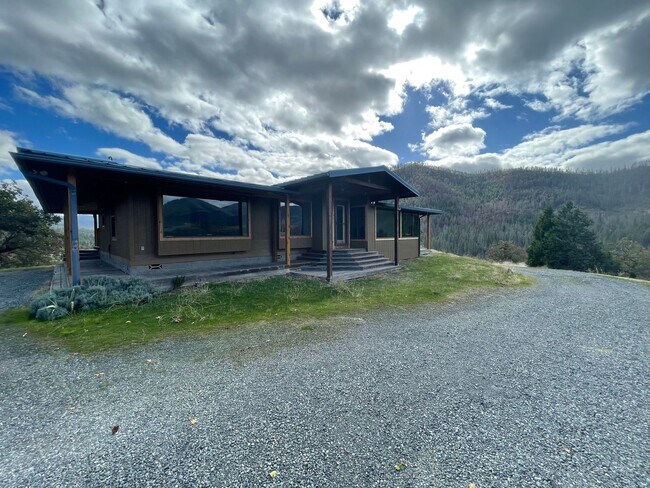 Building Photo - Rural 3 Bedroom, 2 Bath - Ruch & Applegate River Area