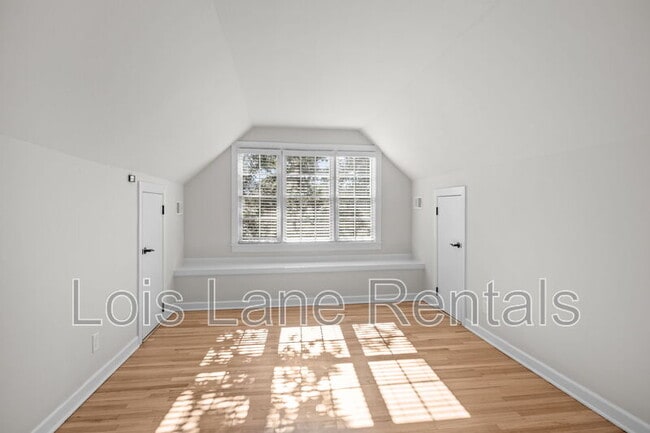 Building Photo - 12 Elliott St