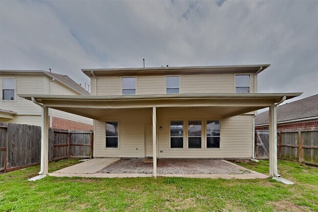 Building Photo - 15323 Fir Woods Ln