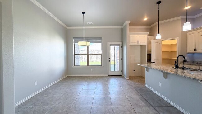 Building Photo - 1617 Twin Oaks Cir