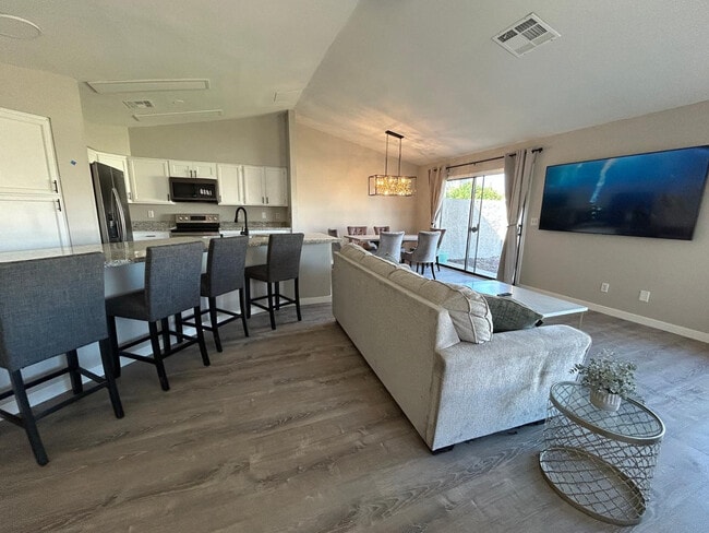 Building Photo - 4212 E Sandia St