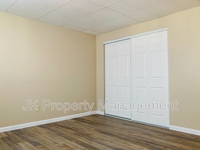 Building Photo - 1401-142B 2b St S
