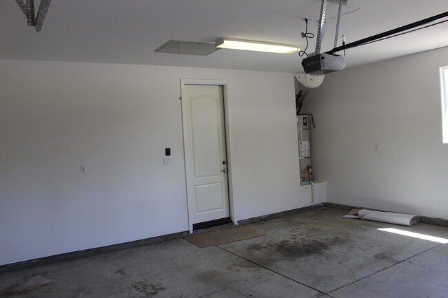 Building Photo - 14910 Via Messina Dr