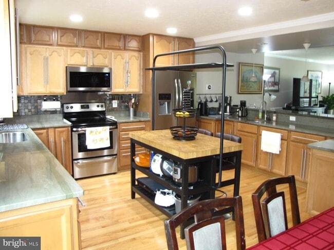 Building Photo - 9031 Blarney Stone Dr