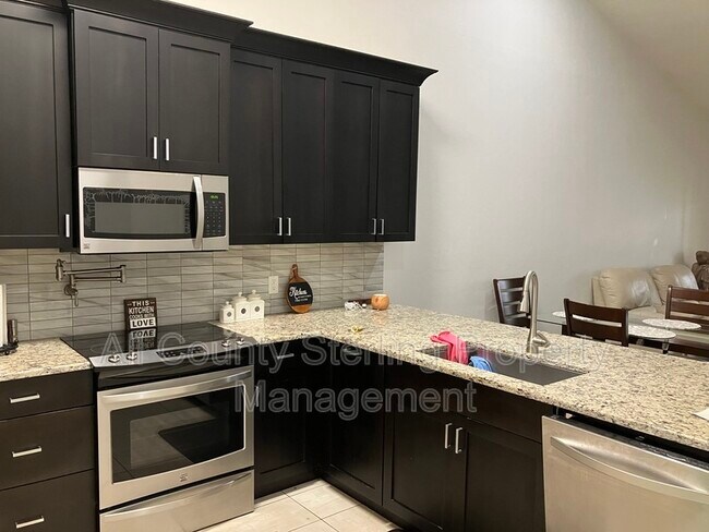 Building Photo - 4700 SW Archer Rd