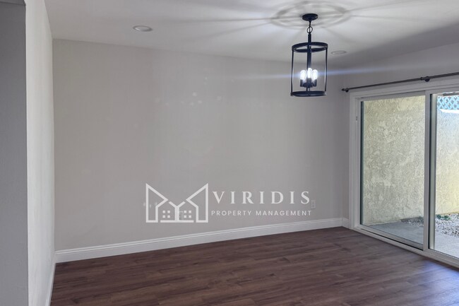 Building Photo - 930 Olive Dr