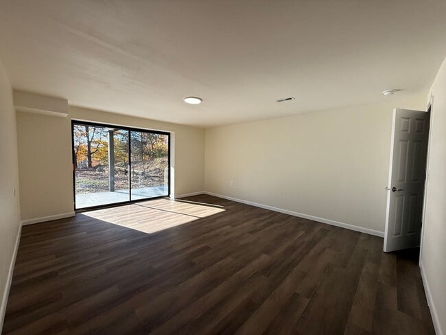 Building Photo - Newly renovated 3 Bedroom 3 Bathroom Home ...