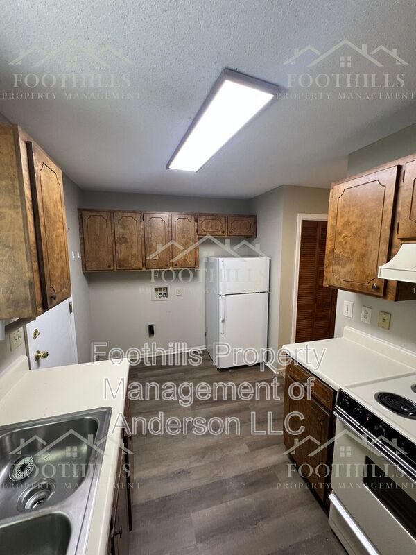 Building Photo - 5542A Old Pearman Dairy Rd.